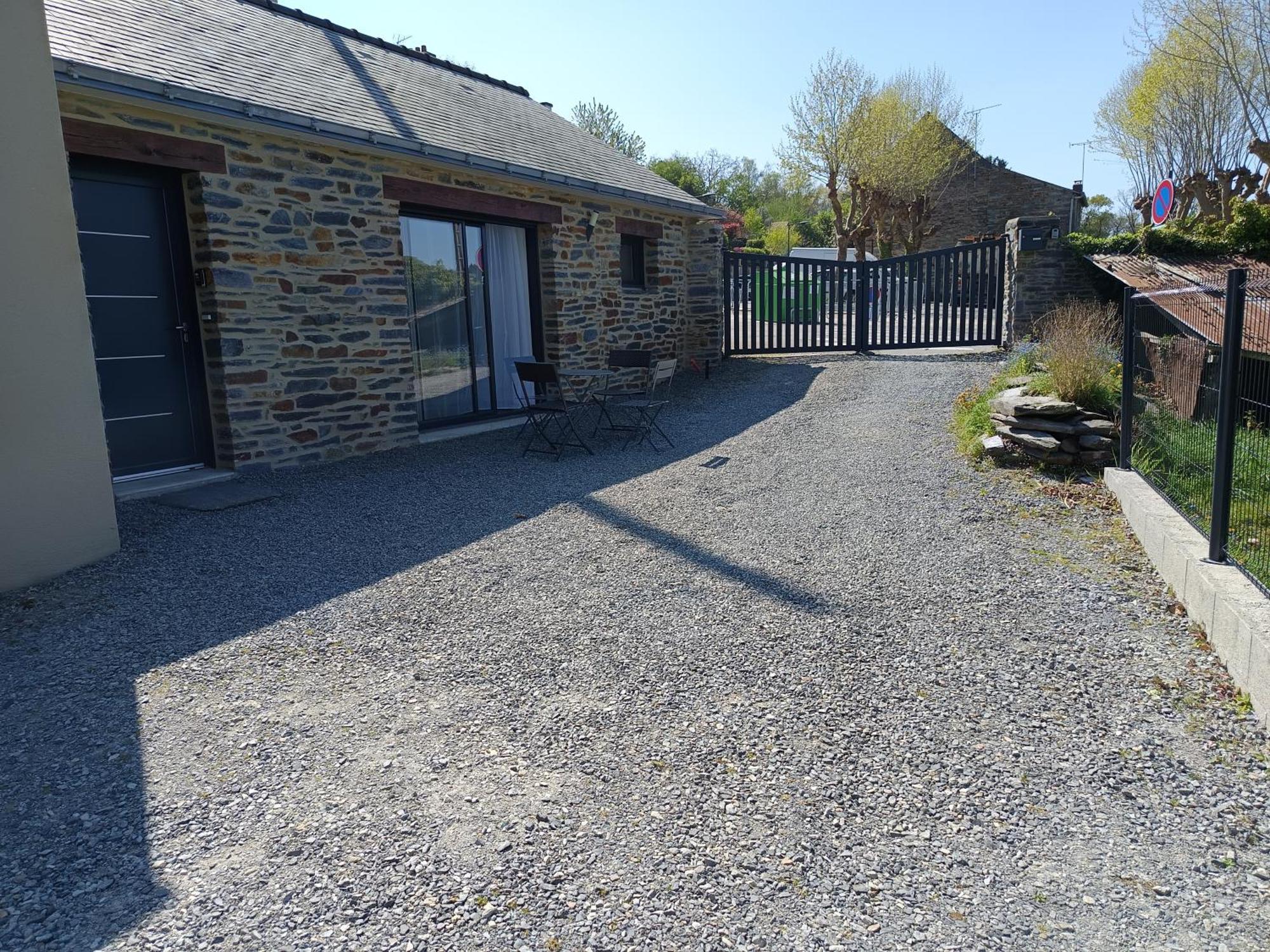 Appart Hotel La Gacilly-Centre Ville-Spa-Parking Exterior photo